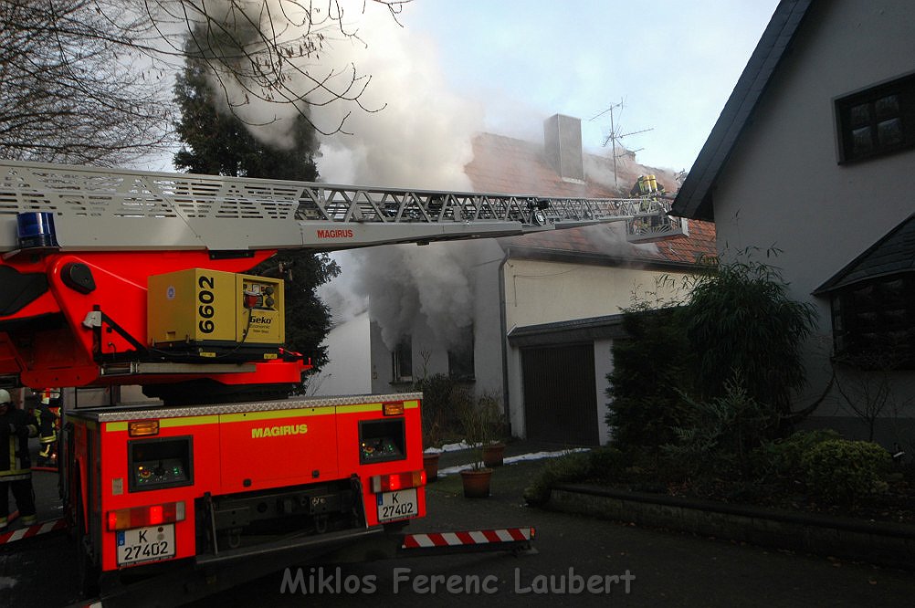 Feuer Einfamilienhaus Koeln Suerth Rotdornallee P26.jpg